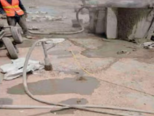 坡头水泥混凝土路面板底注浆技术 路面脱空注浆整治方案